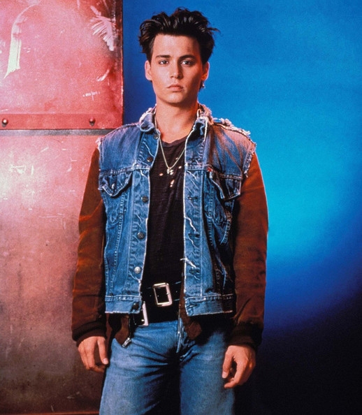 
	
	Nhờ vào thành công của bộ phim 21 Jump Street, tên tuổi của Johnny Depp mới bắt đầu được nhiều người biết đến. Trong phim, Johnny Depp vào vai một cảnh sát trưởng đóng giả làm học sinh trung học nhằm phục vụ cho công tác điều tra.